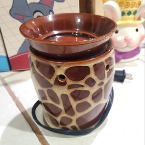Scentsy Brown and Tan Giraffe Pattern Warmer